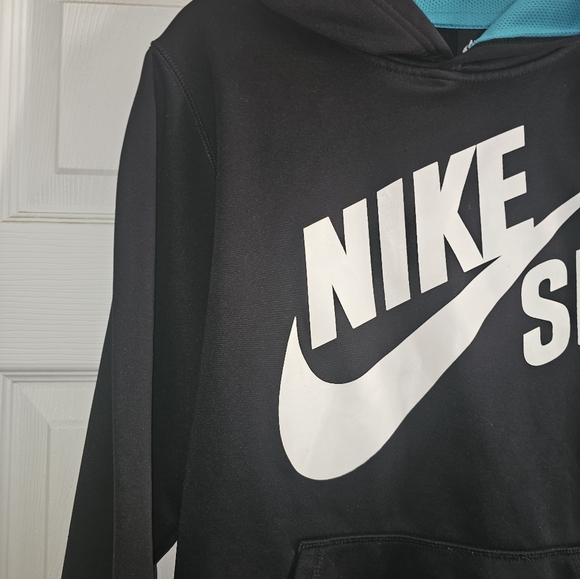 Nike Pullover - Picture 6 of 10